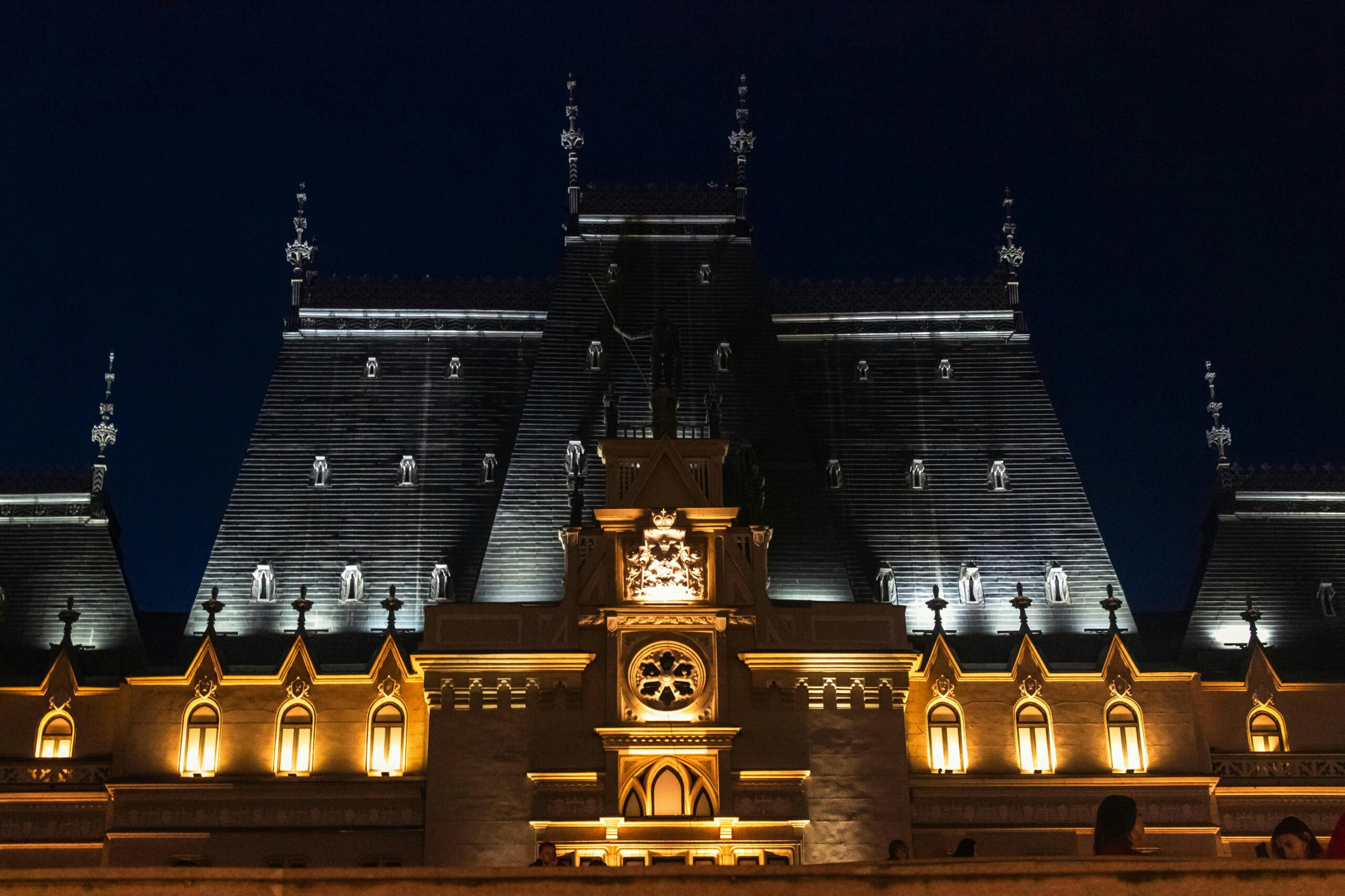 Connecting generations through iconic buildings. Case study: The Palace of Culture in Iași